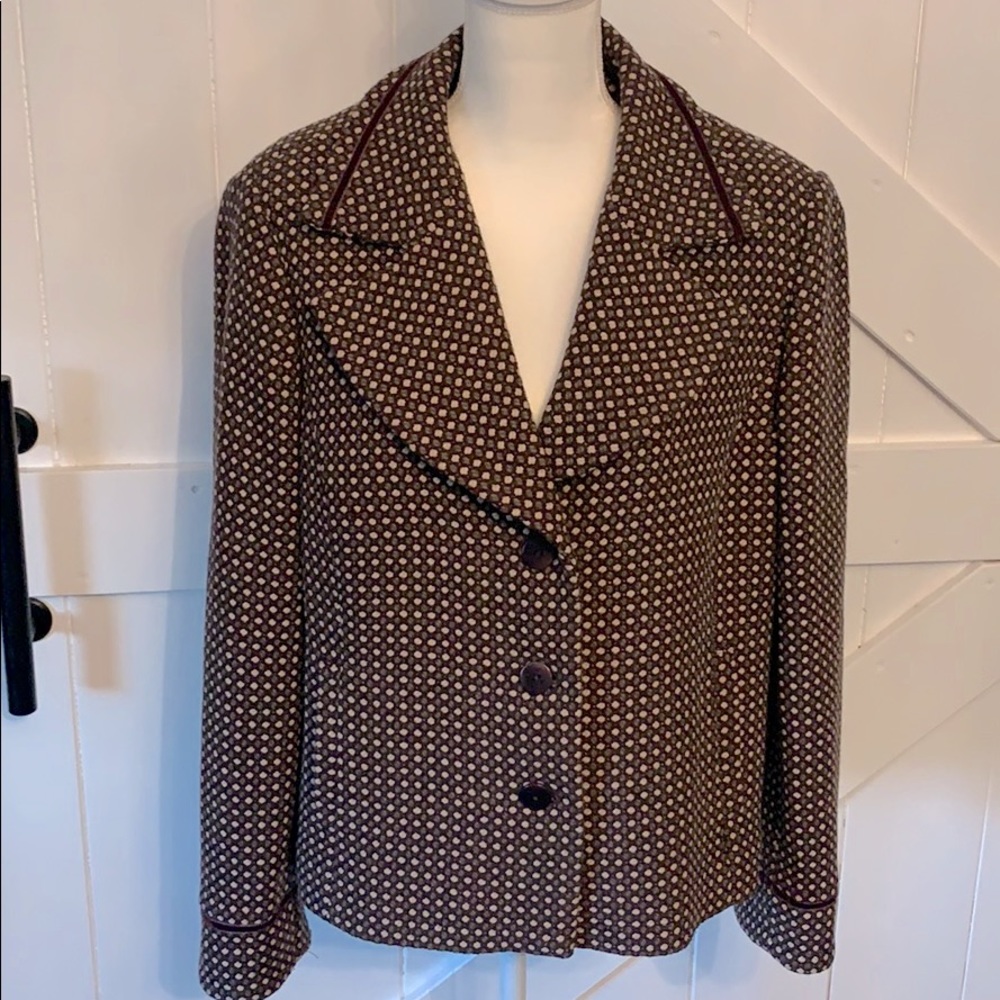Blazer with polka dots.